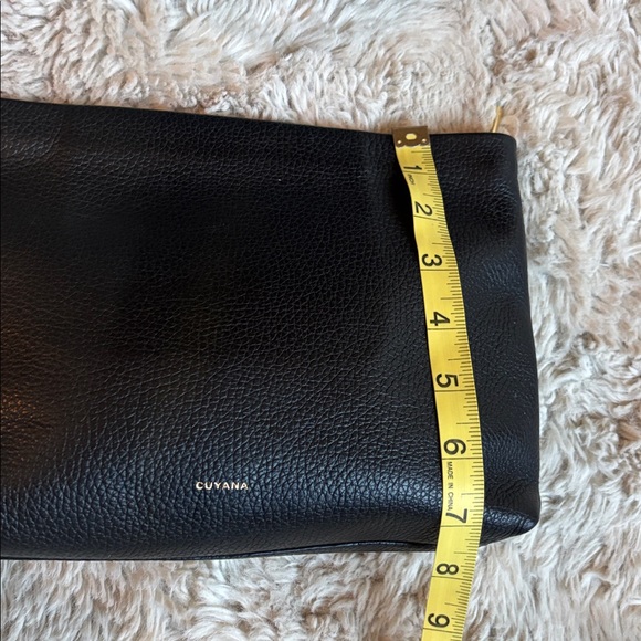 Cuyana Small Zipper Tote and Toiletries Set Black - Picture 4 of 11